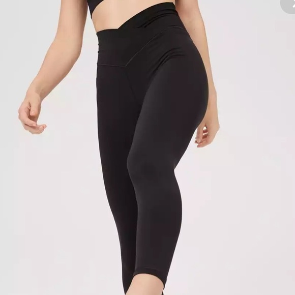 American Eagle Outfitters Pants - American Eagle OFFLINE Real Me High Waisted Crossover Legging